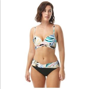 Coco Reef Enrapture Bra Sized Wrap
Underwire Bikini Top - Retro Swirl